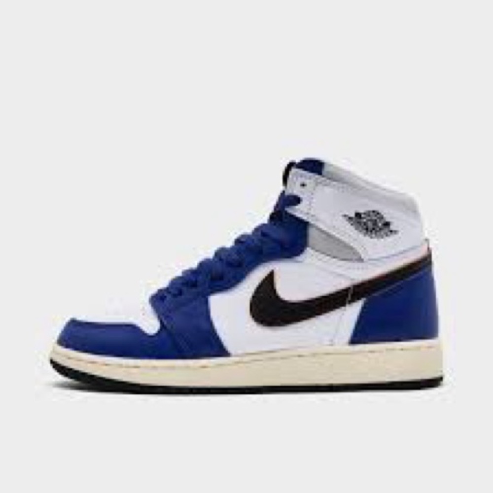 501.502. NEW SIZE 3Y Jordan Kids  Blue and White Sneakers